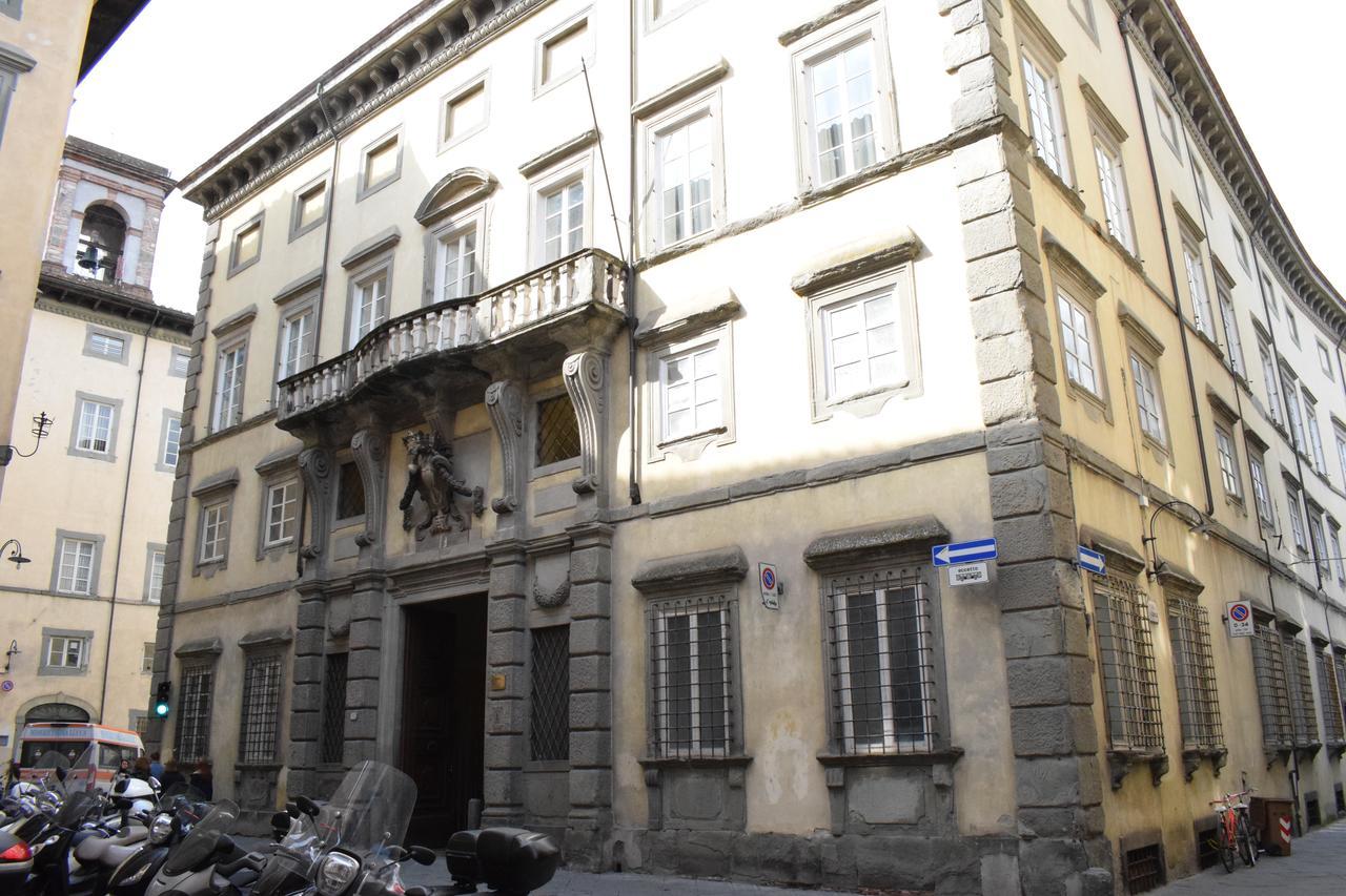 Palazzo Tucci Apartments Lucca Exteriör bild